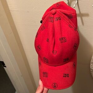 TRUE RELIGION hat